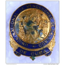 PIN-21 CUBA HISTORICAL PIN VENDEDORES DE CALZADO.