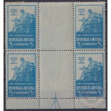 1942-232 CUBA REPUBLICA 1942 MH ED.350 5c DEMOCRACIA ORIGINAL GUTTER PAIR ORIGINAL GUM ALGUN DEFECTO EN LA GOMA.